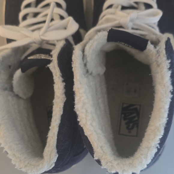 Vans Men's Navy Faux Fur Lined High-Top Sneakers - Picture 3 of 4